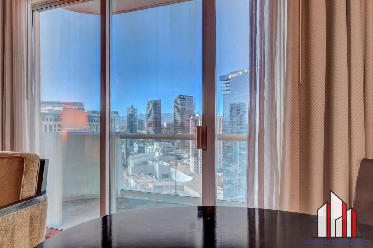 Mgm Signature-33-805 F1 Track & Strip View Balcony Ferienhaus